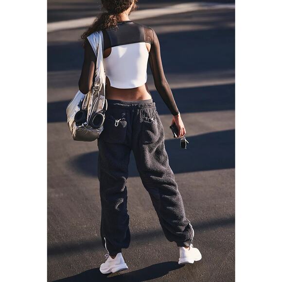 New FREE PEOPLE Sundown Fleece Jogger Style Pants $168 LARGE Black Sherpa - Picture 3 of 6